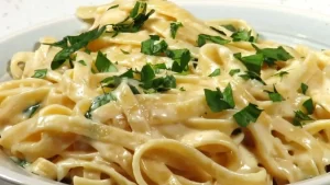 Fettuccine con Apio: Una receta fresca y llena de sabor