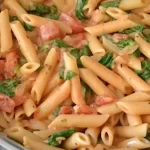 Pasta Cremosa con Espinaca y Tomate: Una receta fresca y reconfortante